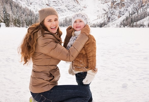 femme-enfant-hiver-min
