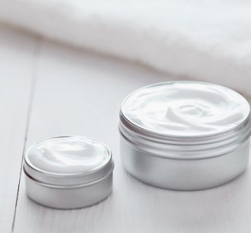 Apprendre à décrypter une étiquette cosmétique pour limiter les risques